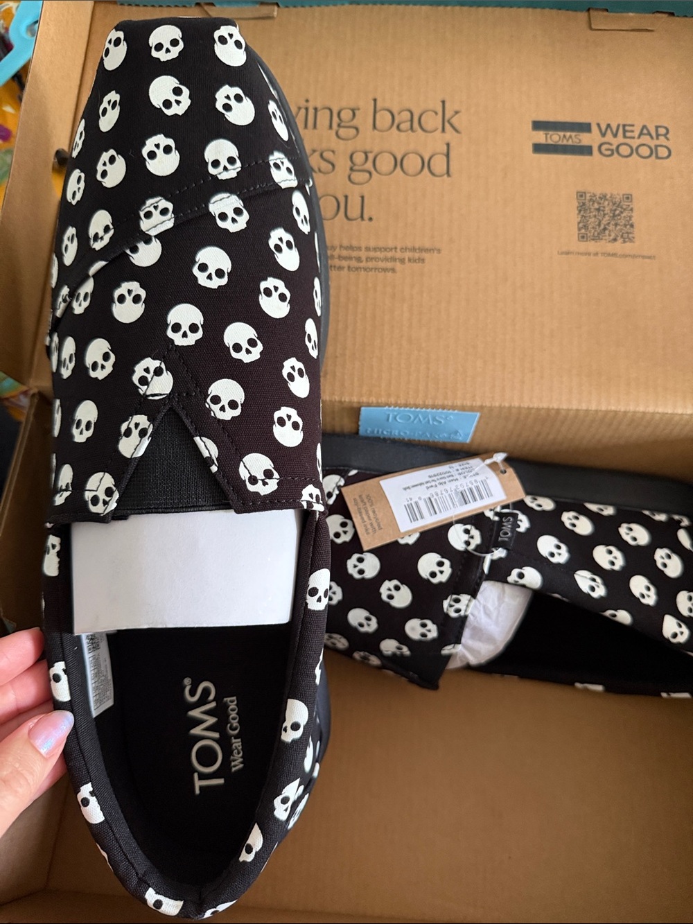 Toms GLOW IN THE DARK 👻 Slip-On Sneakers - Black with Green Glow Skulls - Picture 4 of 4